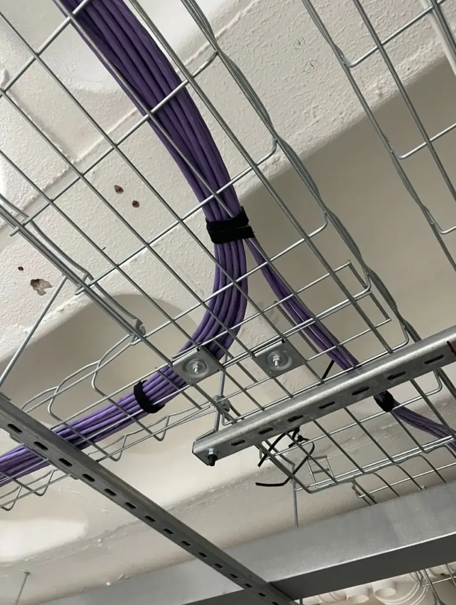 Cat6A first fix: tray junction